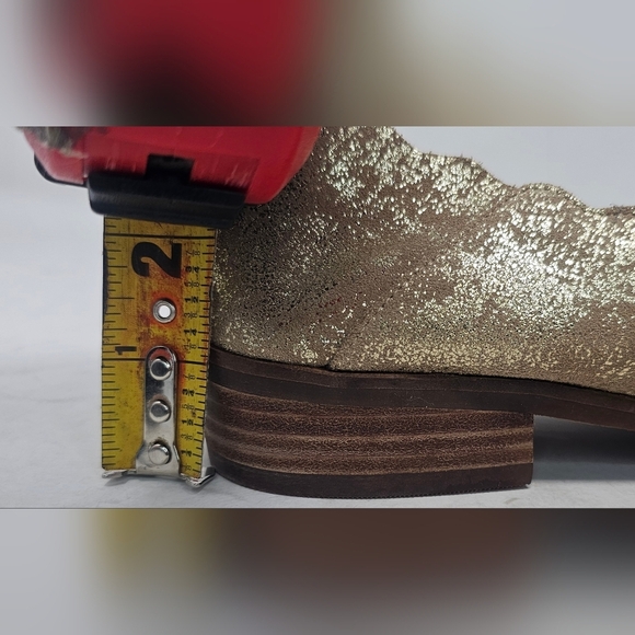 Lucky Brand Chaslie Leather Scalloped Gold Tan Metallic Slip On Loafers Size 8.5 - Picture 13 of 13
